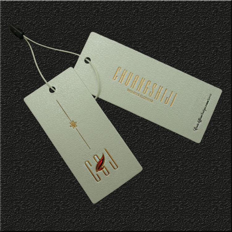 廠家批發新款特種紙燙金吊牌 女裝吊卡免費設計輔料定做服裝標簽